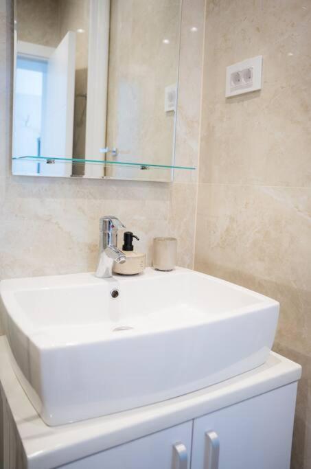 בלגרד Downtown, Spacious, 2 Bedroom Apartment מראה חיצוני תמונה